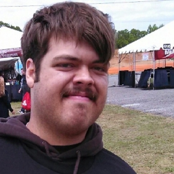 Meet your Posher, Quinton - Picture 1 of 1